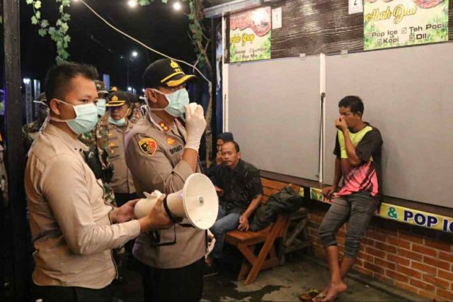 Cegah Penyebaran Corona, Kapolres Majalengka Pimpin Patroli Bersama Imbau Warga Tidak Berkerumun