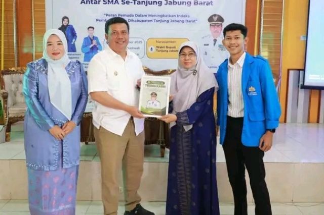 Menjadi Narasumber Seminar IAI An-Nadwah Kuala Tungkal: Wabup Katamso Sampaikan IPM dan Perekonomian Di Tanjab Barat