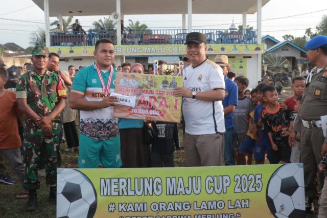 Wabup Katamso Hadiri Penutupan Turnamen Sepakbola Merlung Maju 2025