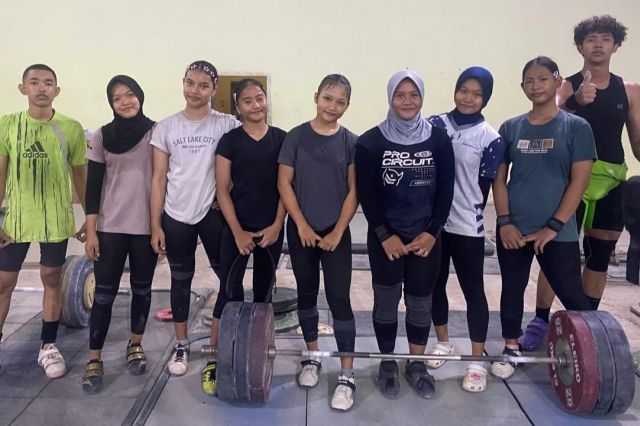 Lolos Seleksi Ketat: 9 Lifter Masa Depan Jambi Ikuti Kejurnas di Semarang
