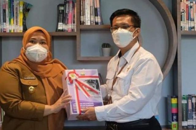 Bupati Masnah Serahkan LKPD 2021 ke BPK RI