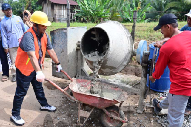 Dorong Kota Aman dan Bersih: Wali Kota Maulana Resmikan Program Kampung Bahagia di Kenali Asam
