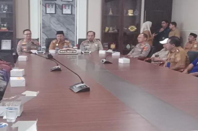 Tanggap Bencana: Pemkot Jambi Salurkan Bantuan Tunai dan Siapkan Pos Damkar Baru