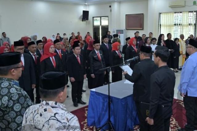 Wali Kota Jambi Maulana Lantik Pejabat Administrator, Kepala Sekolah, Kepala Sanggar Kegiatan Belajar dan Kepala Puskesmas