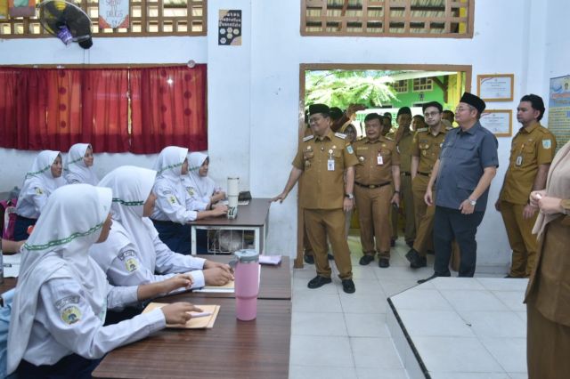 Wali Kota Jambi Maulana Tinjau Pelaksanaan Tes Kemampuan Akademik