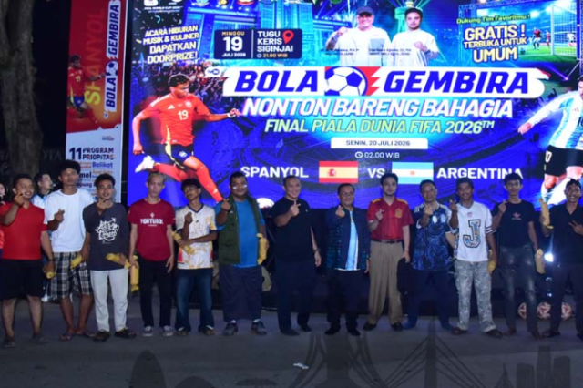 Ribuan Warga Padati Tugu Keris Siginjai: Nobar Final Piala Dunia 2026 Sukses Putar Ekonomi Kota Jambi