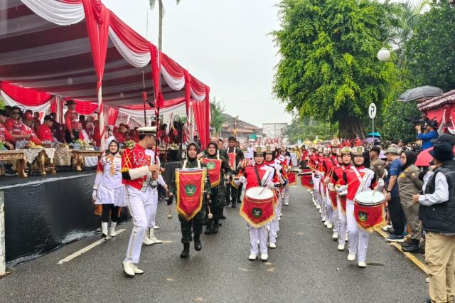 Ribuan Peserta  Antusias Meriahkan Pawai Pembangunan HUT RI ke-80 di Jambi