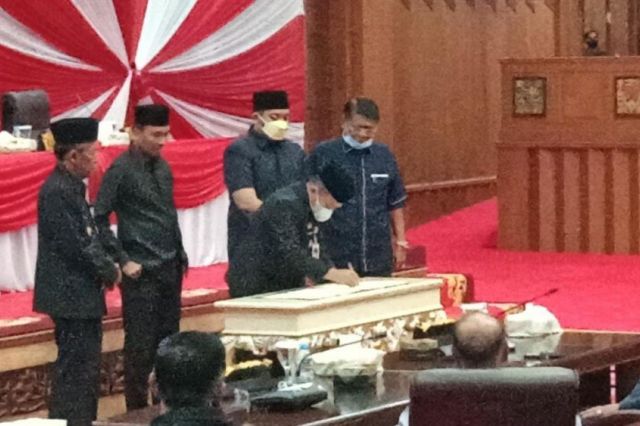 DPRD dan Pemprov Jambi Tandatangani KUA PPAS APBD Tahun 2023