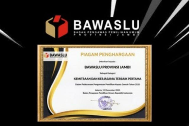Bawaslu Jambi Raih Penghargaan Kategori Kemitraan dan Kerjasama Terbaik