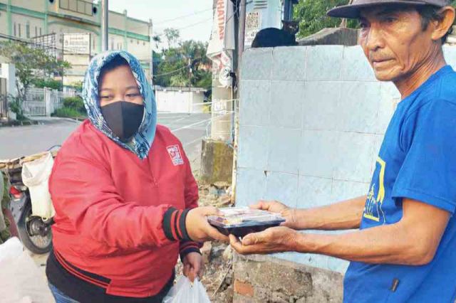 PSI Jambi Bagikan 500 Paket Makanan ke Masyarakat Kurang Mampu