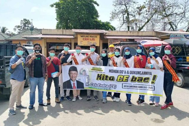 Komunitas ProCE dan Bujang Upik Sarolangun Bagikan Masker Gratis