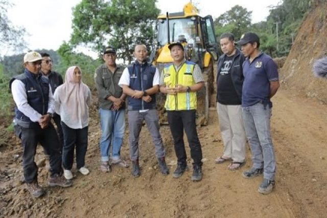Tanggap Darurat Infrastruktur: Dinas PUTR Jambi Fokus Perbaiki Jalur Logistik Ranah Pemetik