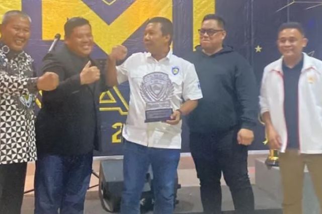 Selain Jokowi, Enam Tokoh Ini Terima Awards: Ada Nama Romi Hariyanto Bupati Tanjabtim