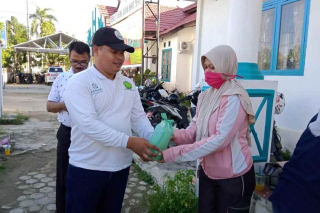 Saka Bakti Husada Bagikan Disinfektan Gratis untuk Masyarakat