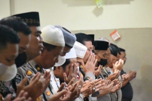 Polda Jambi Gelar Salat Gaib untuk Korban Gempa Cianjur