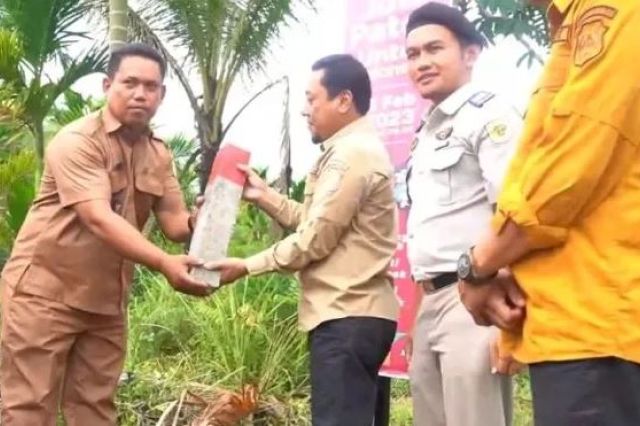 Sekda Sapril Ikuti Pemasangan Satu Juta Patok Batas