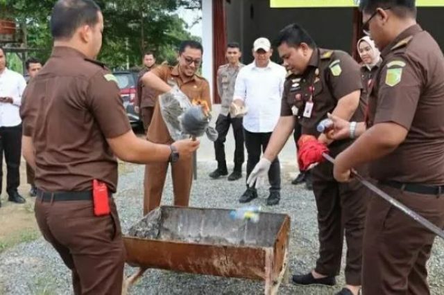 Sekda Sapril Hadiri Pemusnahan Barang Bukti Narkotika