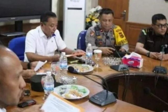 Sekda Sapril Pimpin Rakor Penetapan Status Siaga Darurat Bencana Karhutla