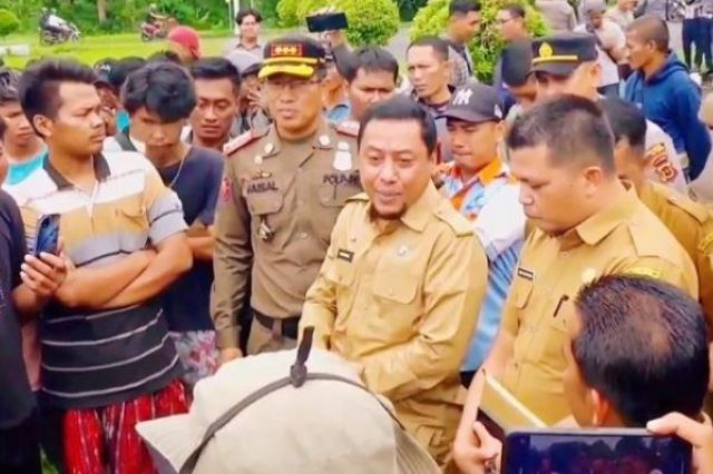 Temui Pendemo, Sekda Sapril: Sudah Saya Perintahkan PUPR Melakukan Penanganan Jalan Rusak