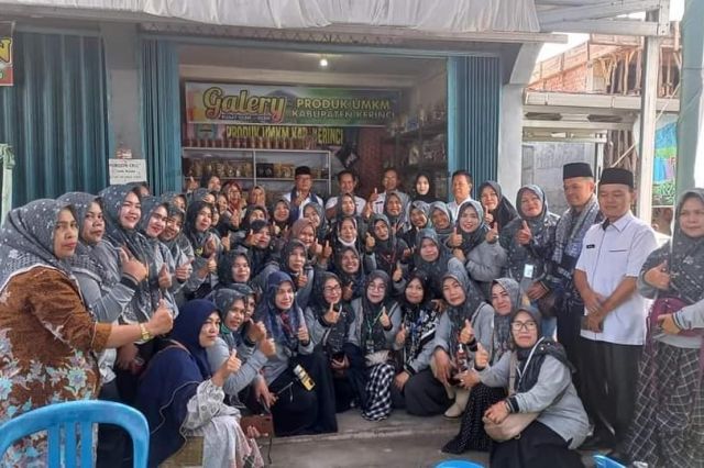 Sekda Zainal Resmikan Galery Produk UMKM