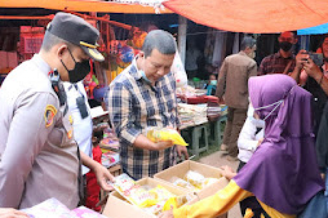 Cek Ketersedian  Minyak Goreng Jelang Ramadan, Bupati Romi Sidak ke Pasar Mendahara