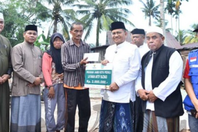 Subuh Keliling Pemkot Jambi: Salurkan Bansos dan Bedah Rumah Korban Bencana