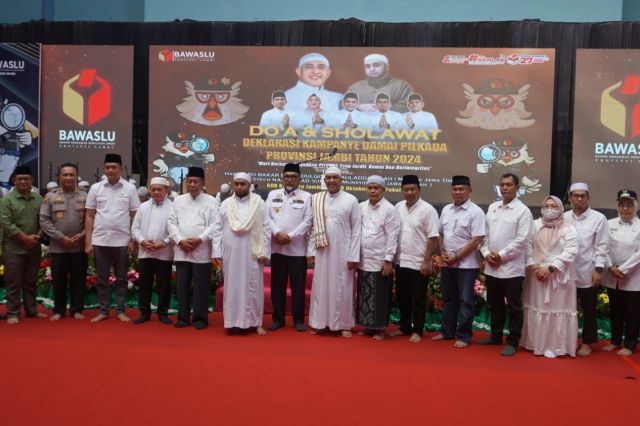 Hadiri Doa dan Sholawat Deklarasi Kampanye Damai Pilkada 2024, Pjs Gubernur Sudirman: Sukses Pilkada Ada di Tangan Kita Semua