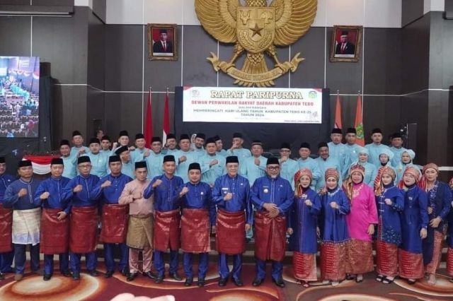 Hadiri Peringatan HUT Ke-25 Kabupaten Tebo, Pjs Gubernur Sudirman: Peringatan Ulang Tahun Momentum Evaluasi