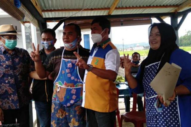 Emak-emak dan Pedagang Antusias Sambut Blusukan Syafril di Pasar Lempur Tengah