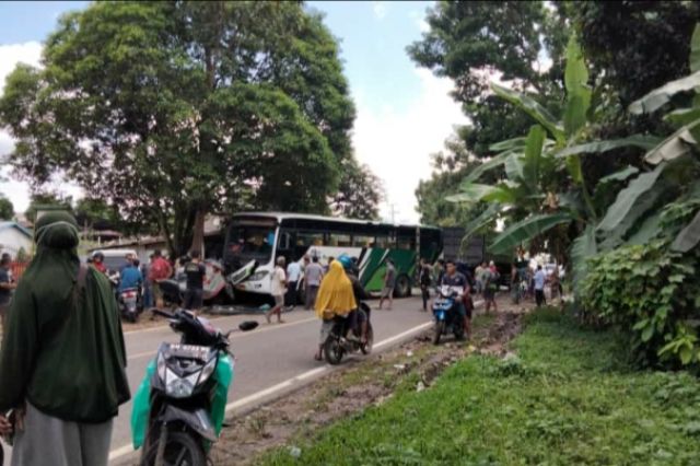 Tabrakan Bus Family Raya vs Carry di Merangin, 3 Orang Meninggal Dunia
