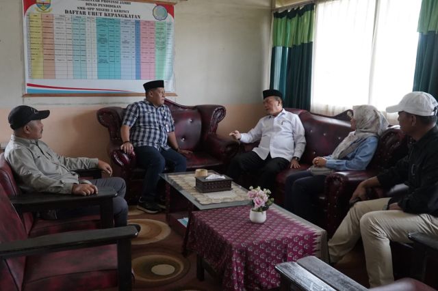 Plt Kadisdik Umar Dampingi Gubernur Al Haris Pantau SMK Gratis di Kerinci