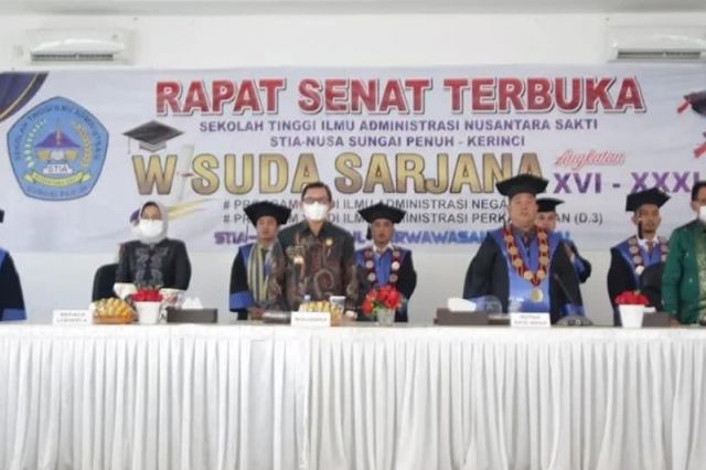 Hadiri Wisuda Sarjana STIA NUSA, Walikota Ahmadi  Ingatkan Pentingnya Tanamkan Kecerdasan Emosional dan Spiritual