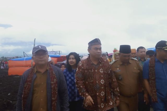 Sekda Zainal Dampingi Kunjungan Wamendes PDTT ke Rawa Bento dan Peresmian Bumdes
