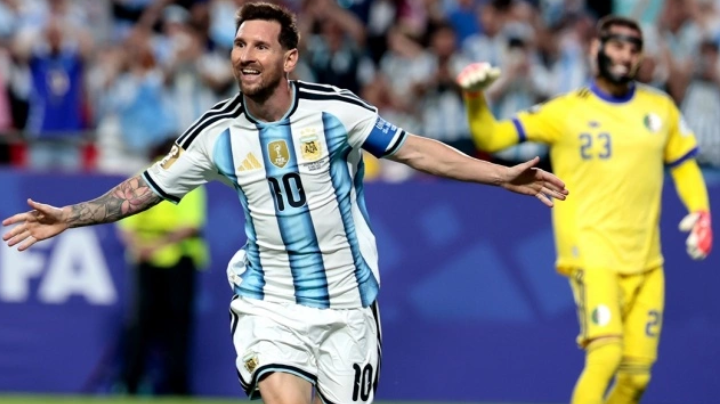Lionel Messi cetak hattrick saat Argentina kalahkan Aljazair