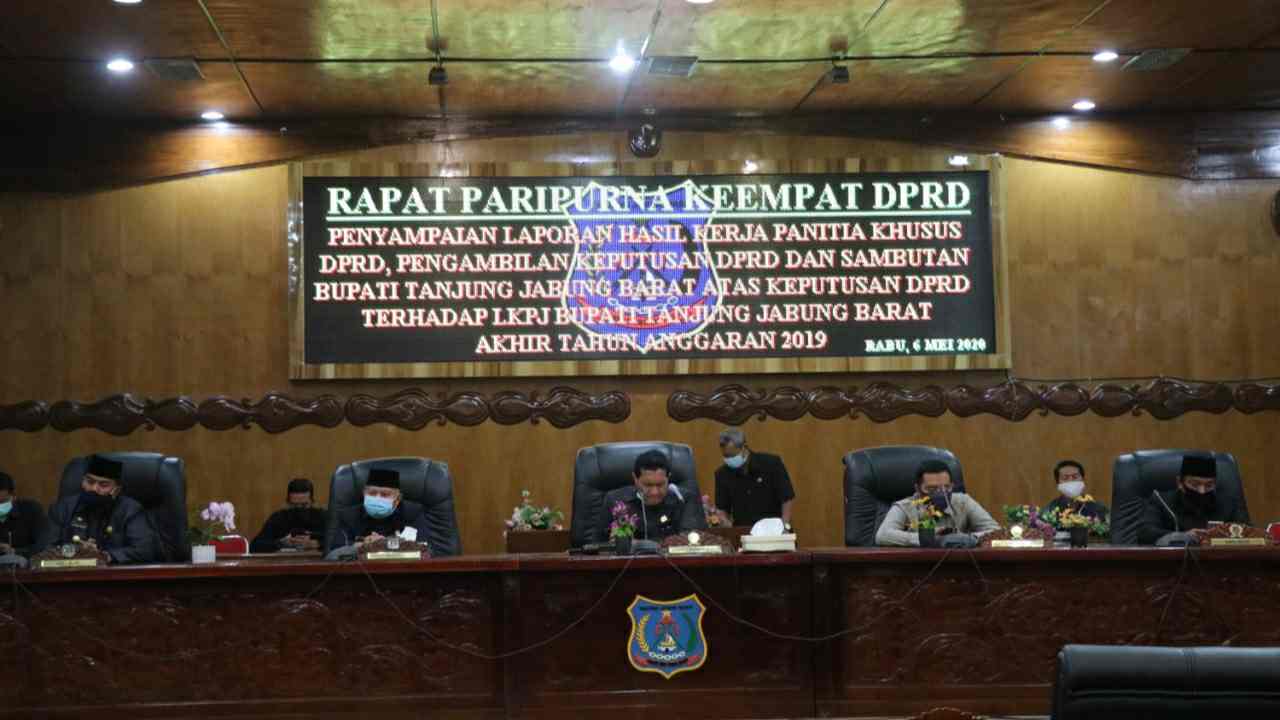 Bupati Safrial saat Rapat Paripurna pembahasan LKPJ tahun 2019