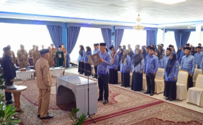 Adirozal lantik dan ambil sumpah 131 guru fungsional di Kerinci