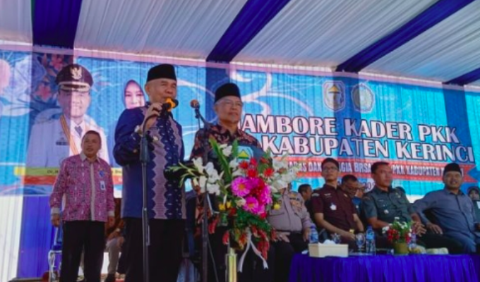 Adirozal bersama Ami Taher buka Jambore PKK tingkat Kerinci