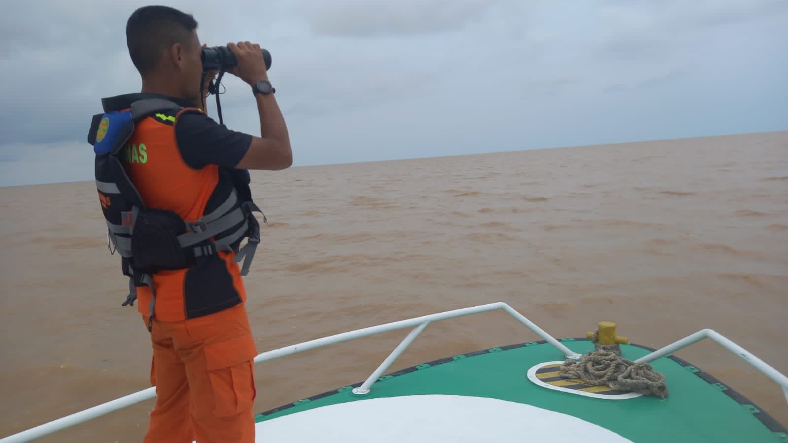 Pencarian korban kapal KM Sumber Daya II oleh Tim Basarnas Jambi