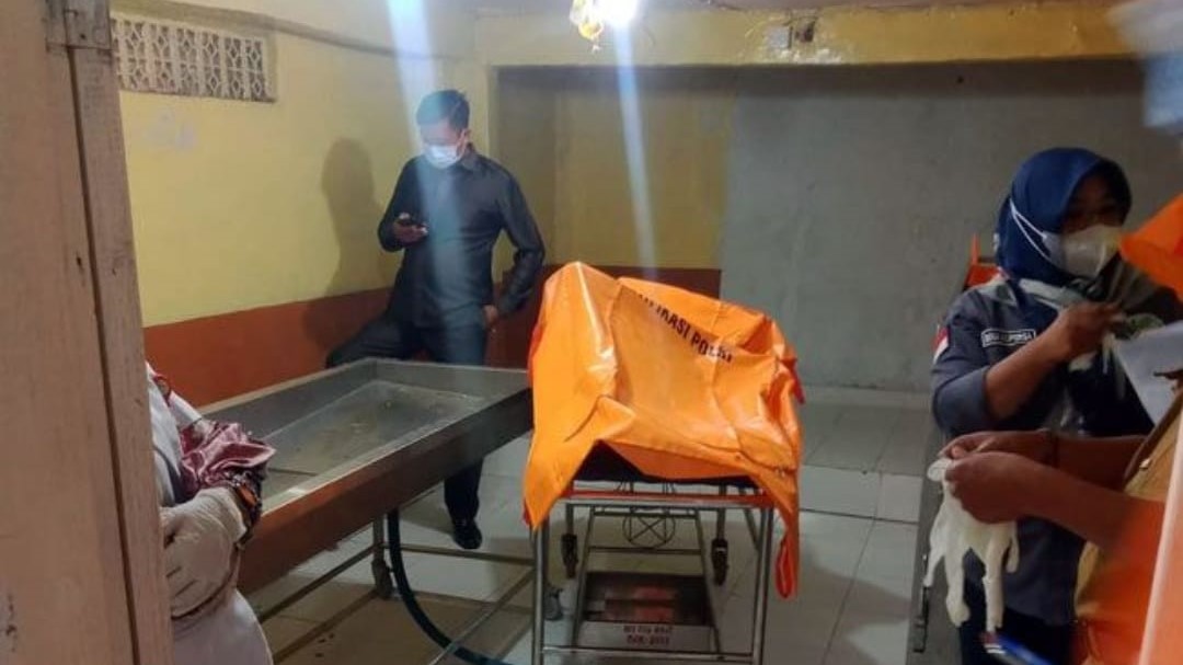 Sesosok mayat pria tanpa identitas ditemukan di belakang kampus AMIK Depati Parbo, Sungai Penuh