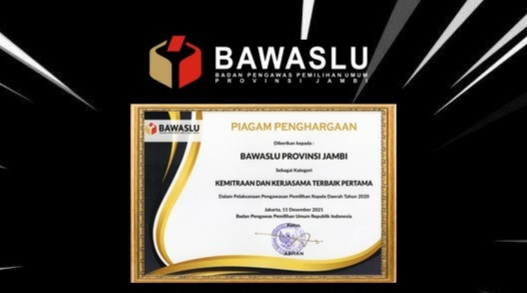 Penghargaan Kategori Kemitraan dan Kerjasama terbaik yang diraih Bawaslu Provinsi Jambi