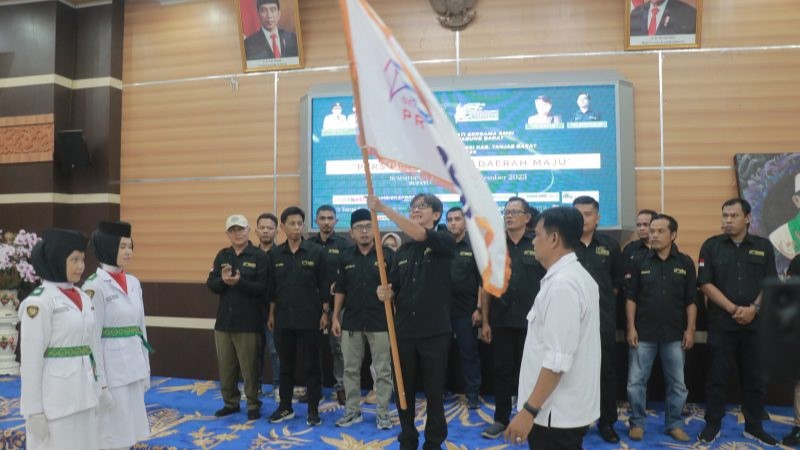 Pengukuhan SMSI Tajab Barat di Rumdis Bupati Tanjab Barat, Jumat malam (22/12)