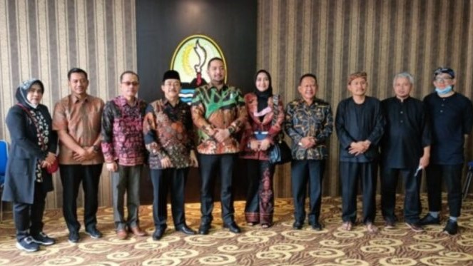 Pinto saat pimpin Komisi IV DPRD Provinsi Jambi Stuba ke DPRD Jawa Barat