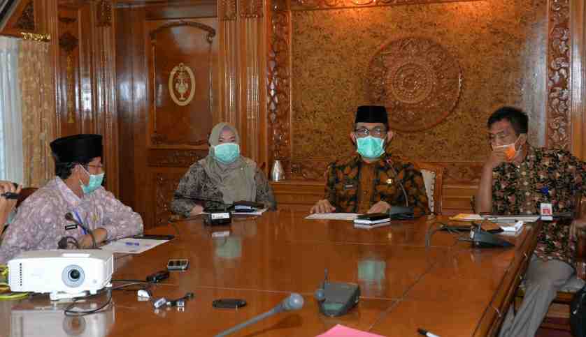 Pj Sekda Provinsi Jambi saat jumpa pers 