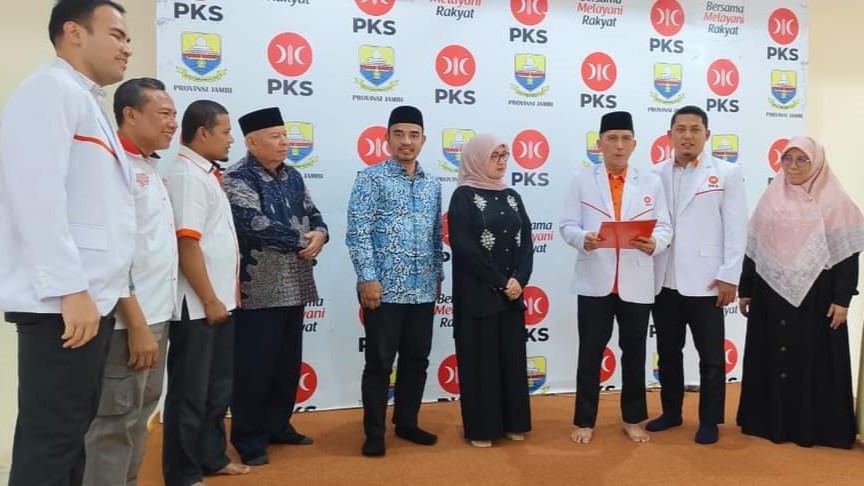 PKS serahkan rekomendasi ke Cici-Muklis di Pilbup Tanjab Barat 2024, Minggu (11/8)