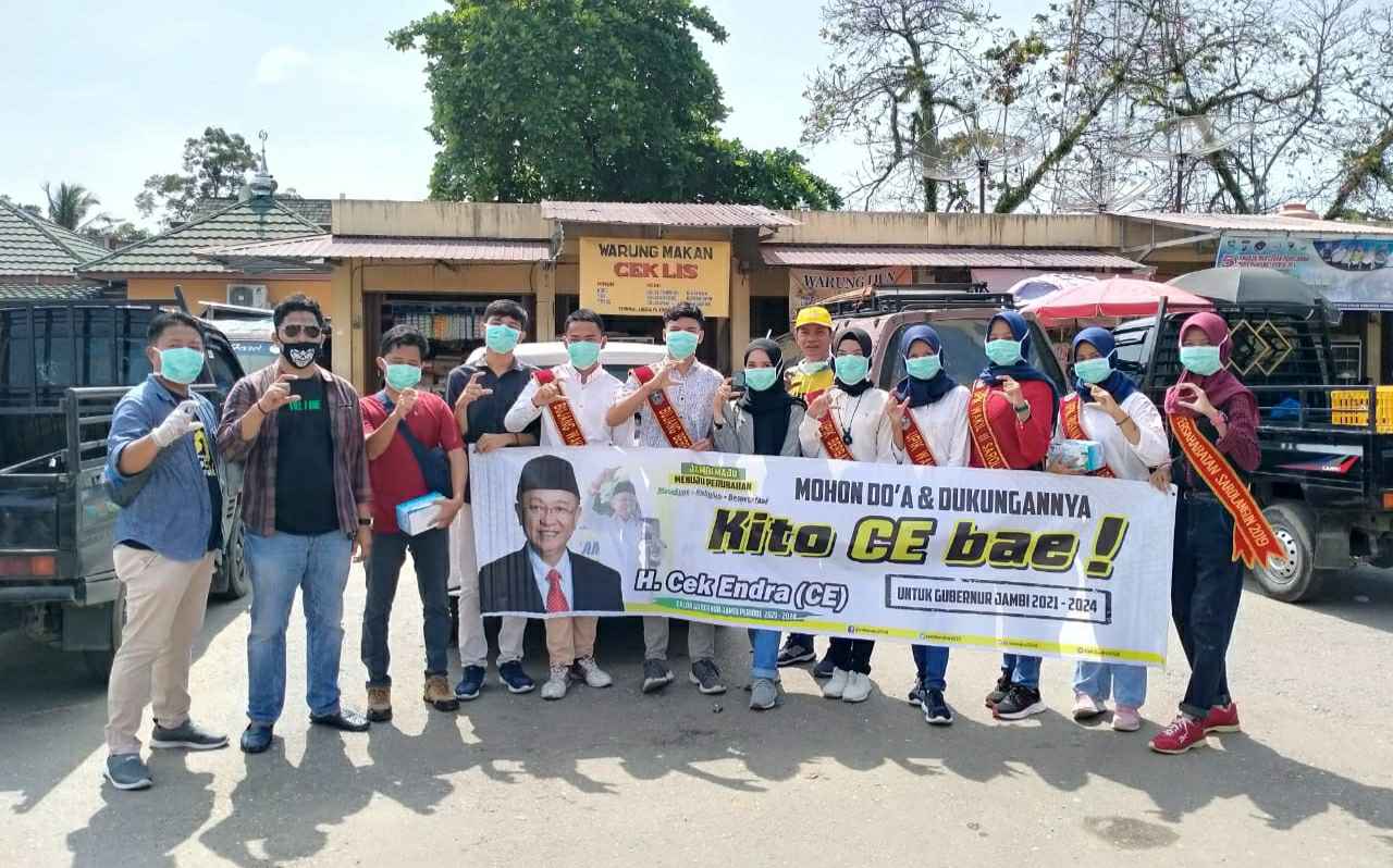 ProCE dan Bujang Upik saat akan bagikan masker