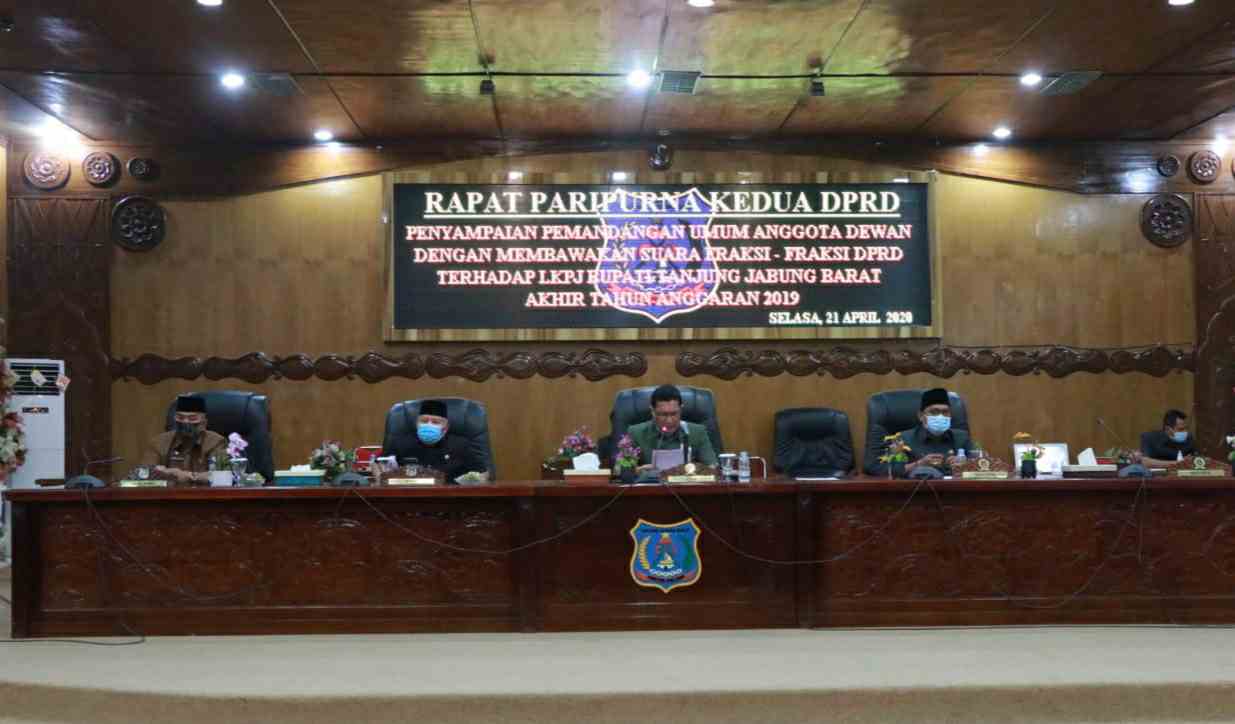 Rapat paripurna DPRD Tanjab Barat