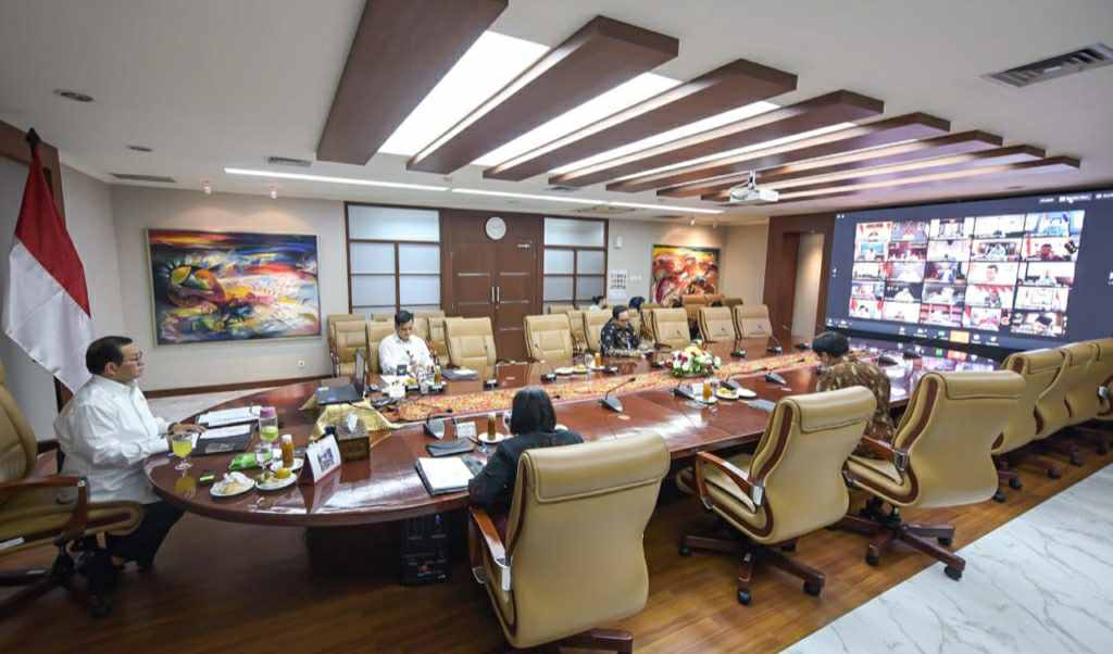 Rapat terbatas Tim Gugus Tugas Covid-19 di Istana Merdeka