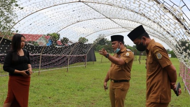 Wabup Robby saat sidak penyelenggara Festival Of Light