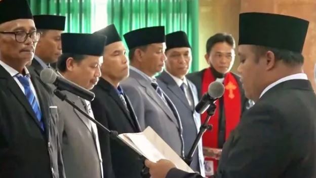 Wabup Robby lantik 16 pejabat dan 94 Kepala Sekolah, Jumat (10/2)