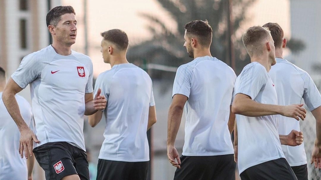 Robert Lewandowski dan pemain Polandia saat latihan 
